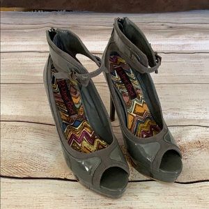 Sexy stiletto heels 4.5” size 8